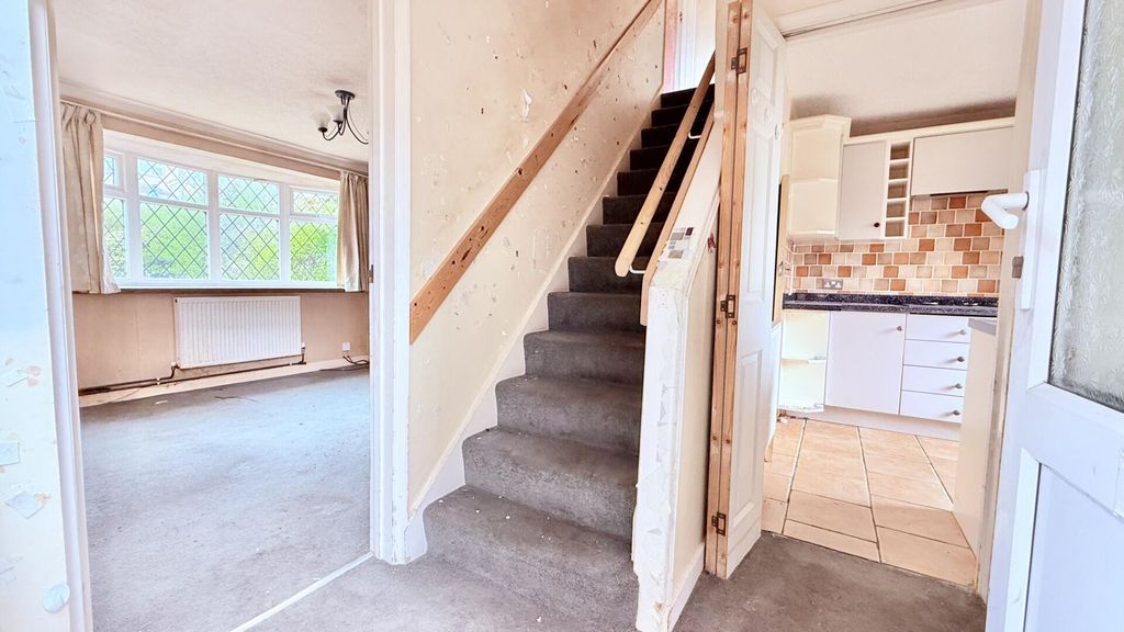 Property photo 2 of 10 Hallway