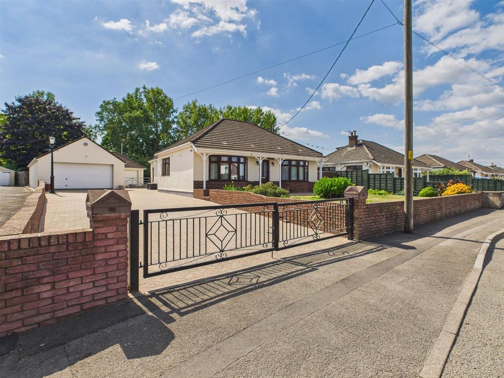 Property photo 1 of 32 Chepstow Road