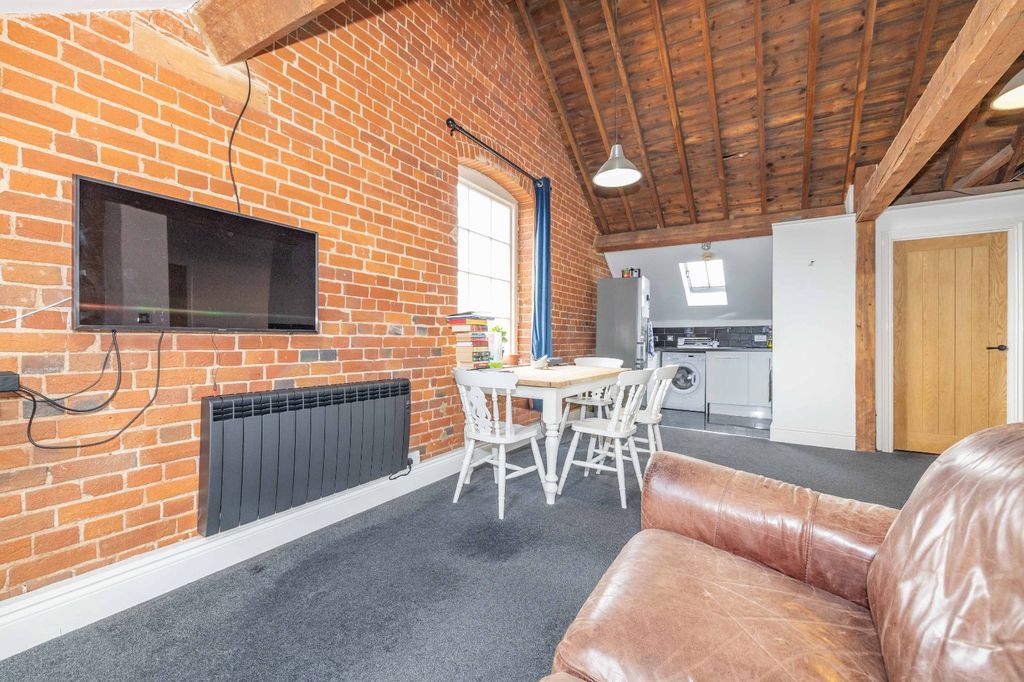 Property photo 3 of 8 Picture 3