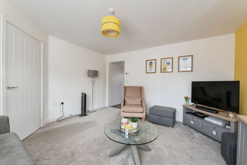 Property photo 3 of 16