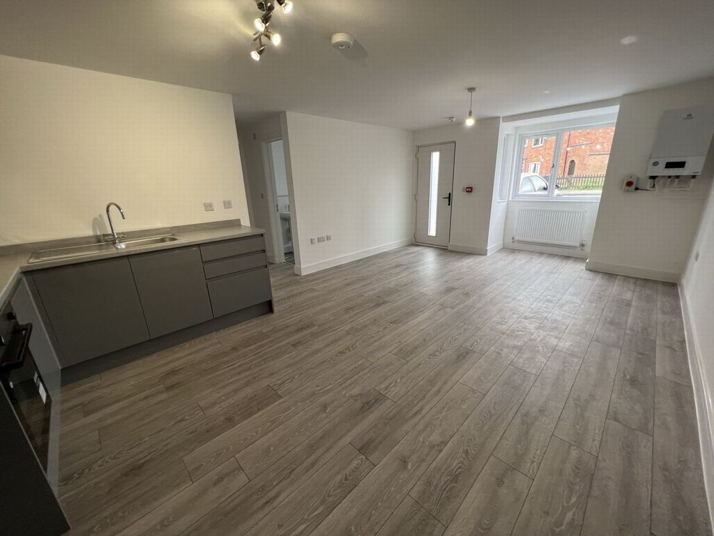 Property photo 3 of 6 Studio