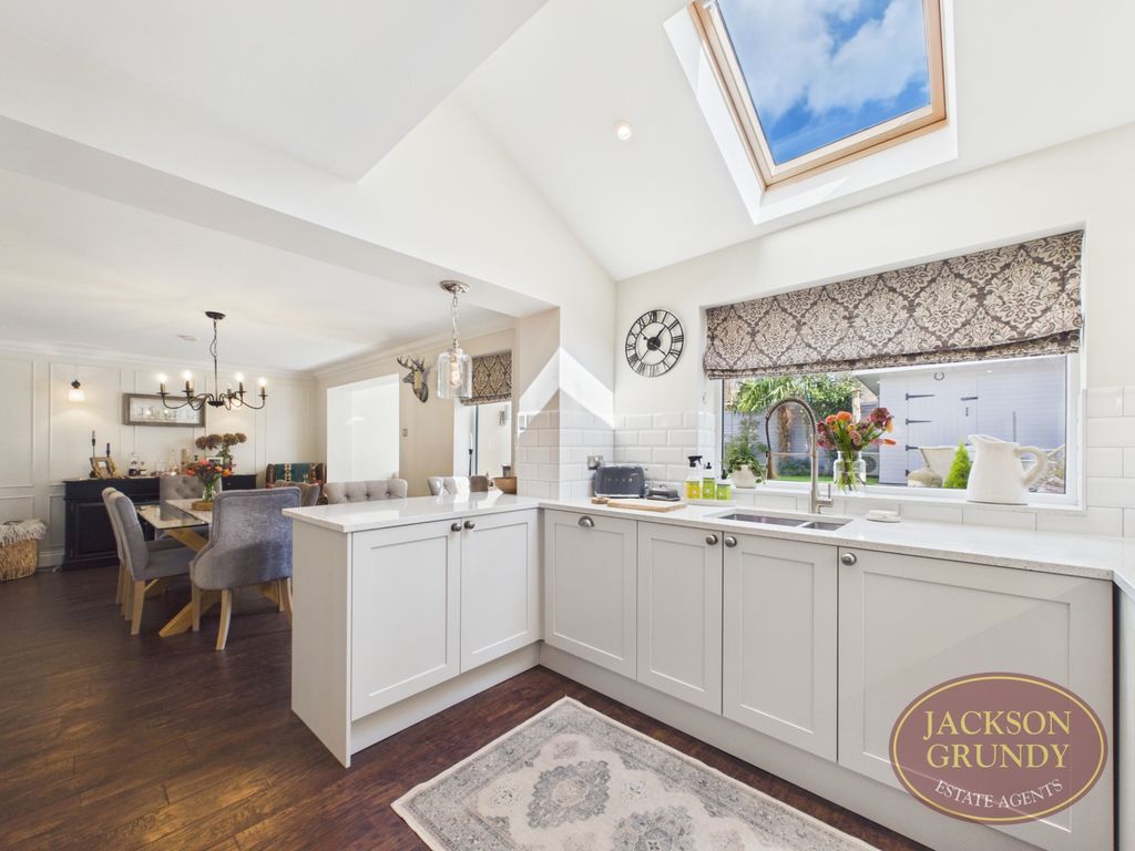 Property photo 3 of 28 Horsewell Court