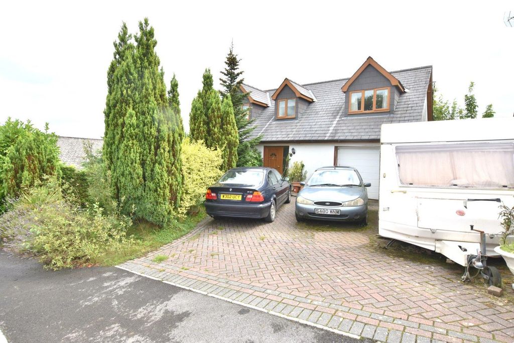 Property photo 1 of 14 10 Green Meadows Front.Jpg