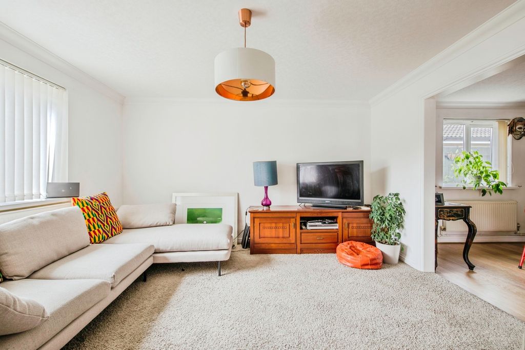 Property photo 3 of 17 Photo