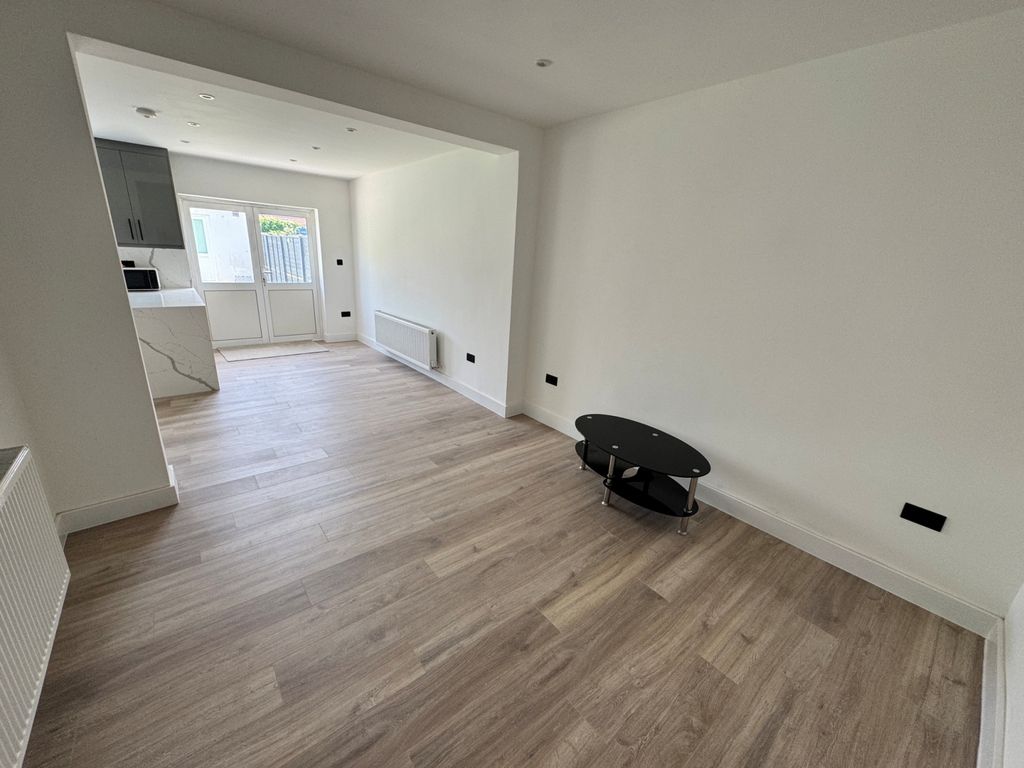 Property photo 3 of 16 Gallery