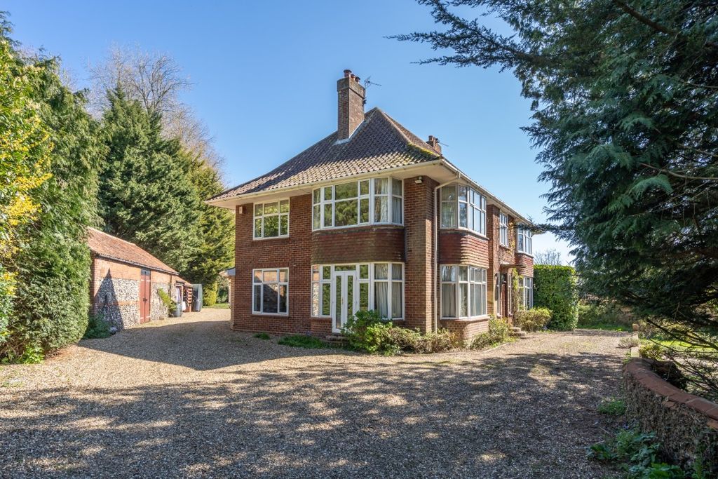 Property photo 2 of 32