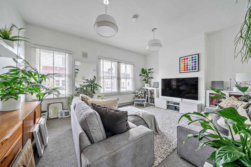 Property photo 1 of 12 1409395-7-698Ef44...