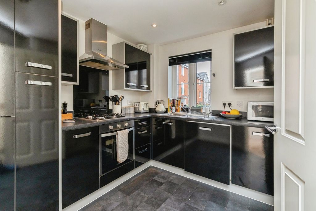 Property photo 3 of 17 Photo