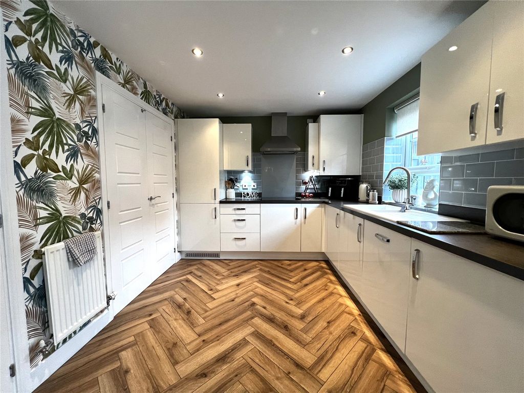 Property photo 3 of 13 Picture No. 12