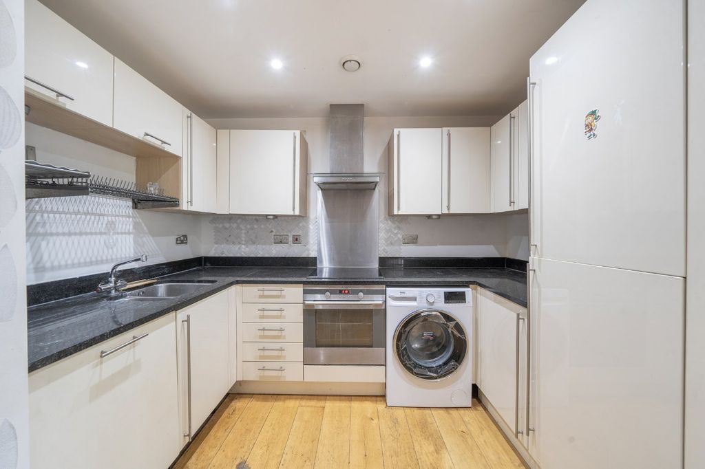 Property photo 3 of 11 Picture No. 12