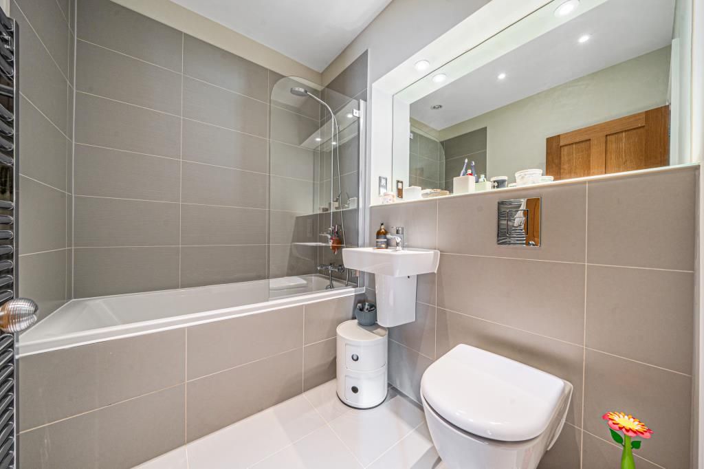 Property photo 2 of 20 Bathroom