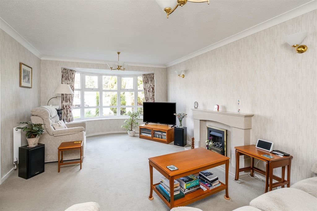 Property photo 2 of 12 18 Grendon Road_9.Jpg