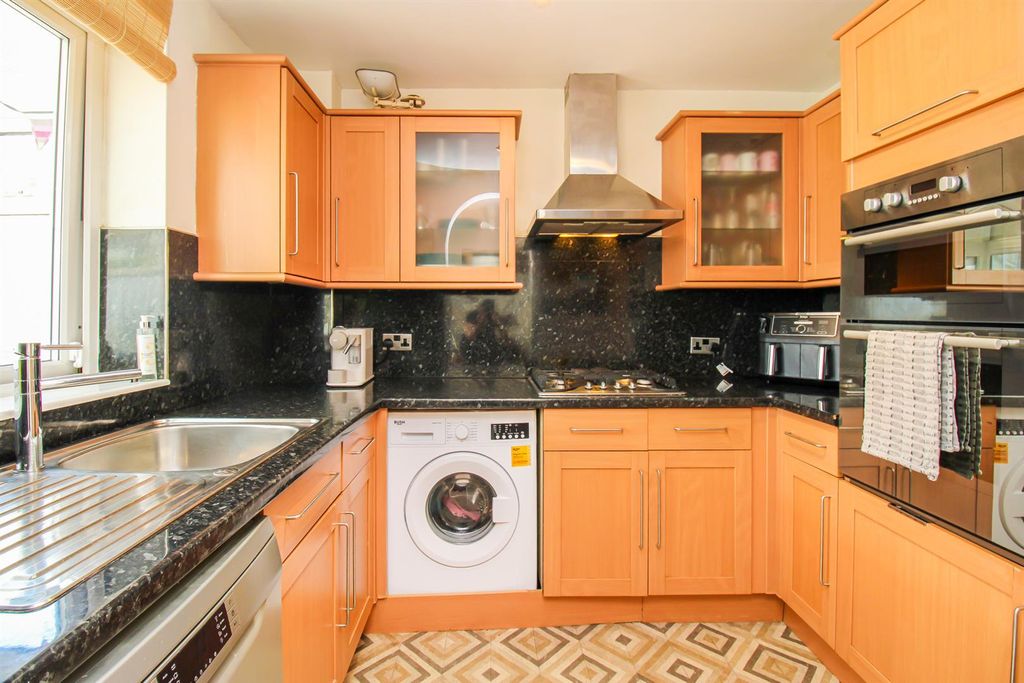 Property photo 3 of 15 Kitchen