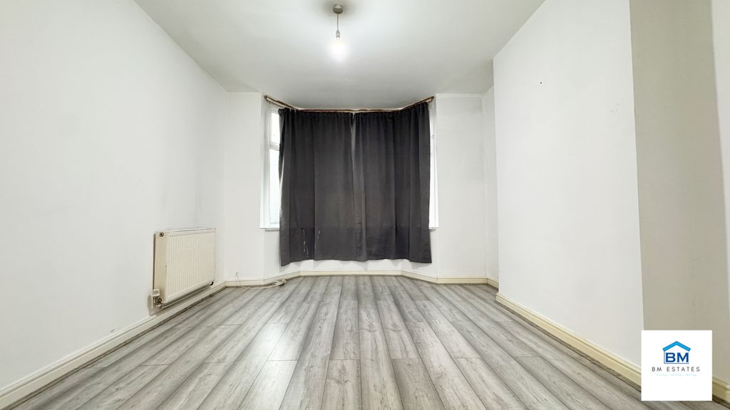 Property photo 3 of 10 Photo 4