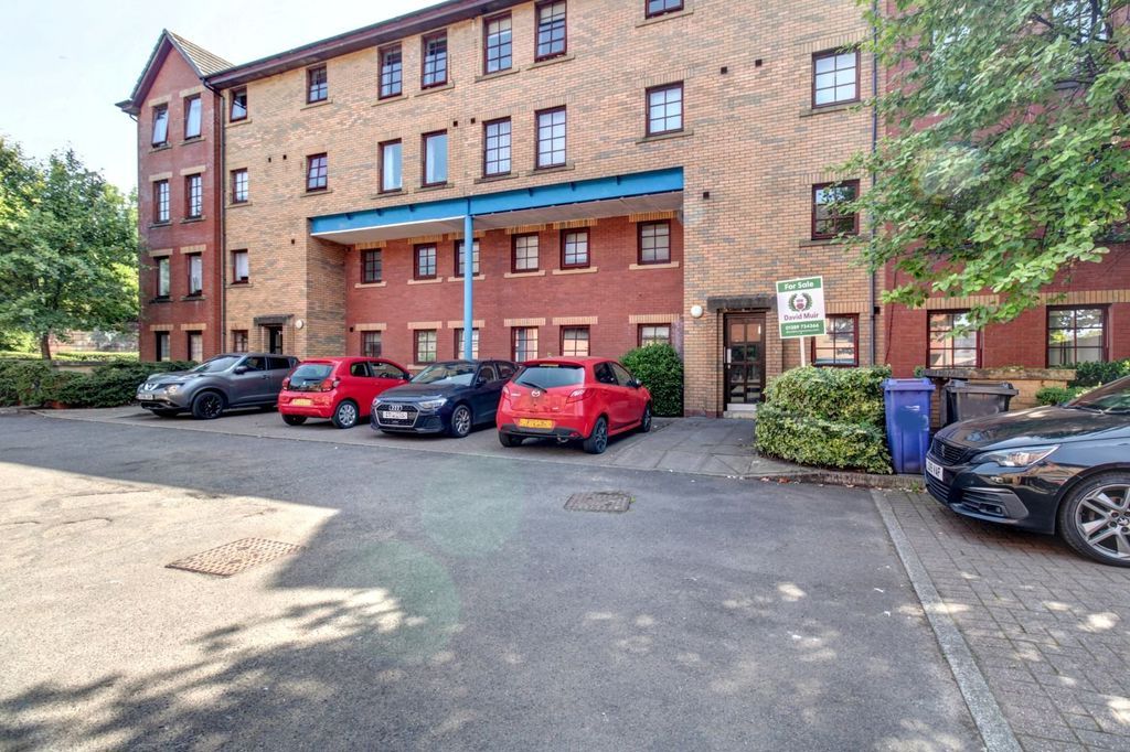 Property photo 1 of 17 Parking