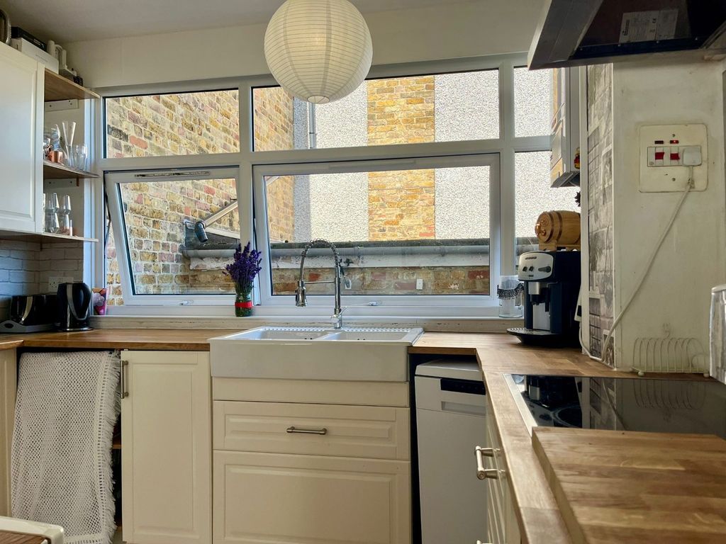 Property photo 2 of 13 4880463