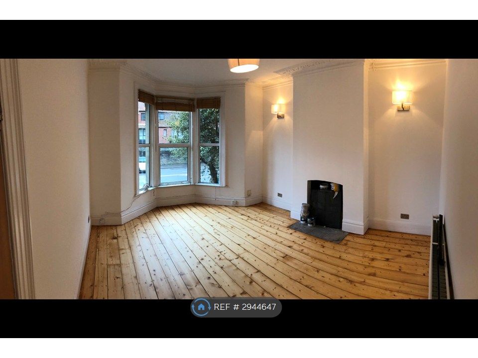 Property photo 1 of 8 Lounge