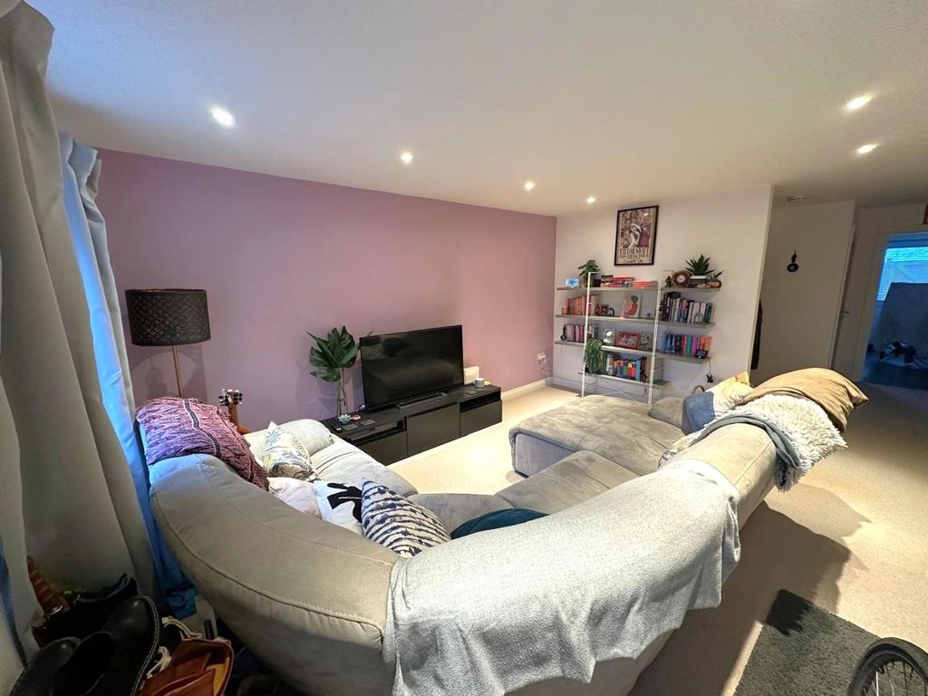 Property photo 3 of 12 2.Jpeg