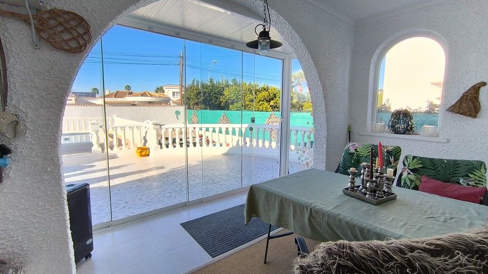 Property photo 3 of 34