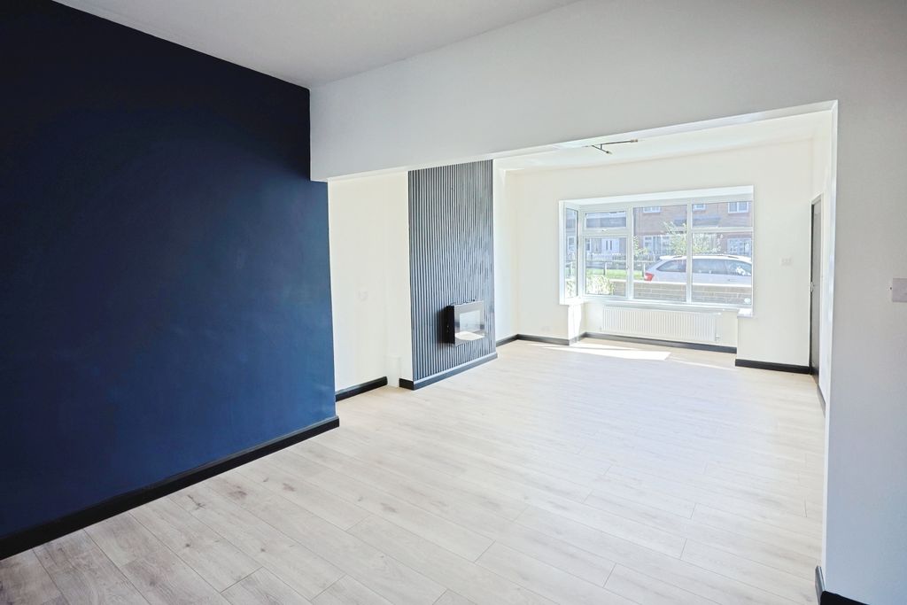 Property photo 3 of 10 Pbox-Living_Room-334489.Jpg