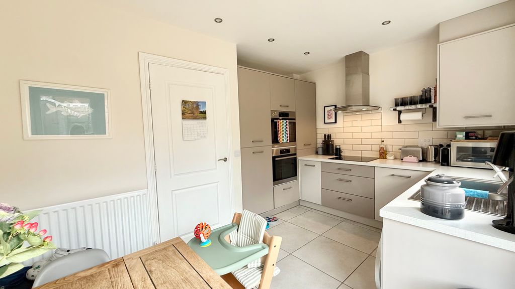 Property photo 3 of 14 Kitchen/Dining Room
