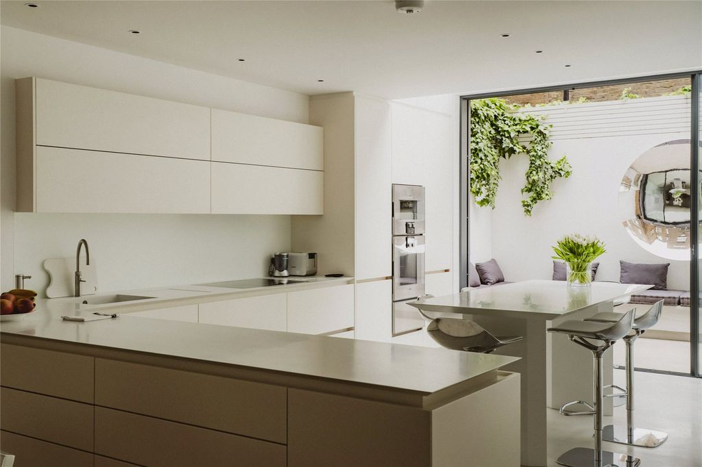 Property photo 3 of 13 Kitchen