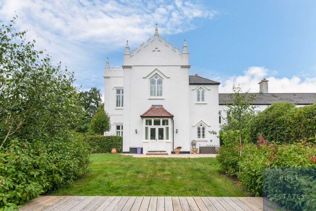 Property photo 1 of 18