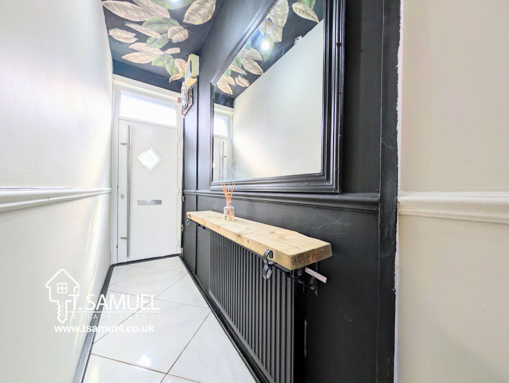 Property photo 2 of 34 Hallway