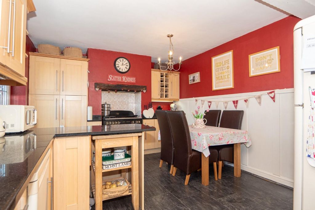 Property photo 3 of 29 Kitchen/Diner