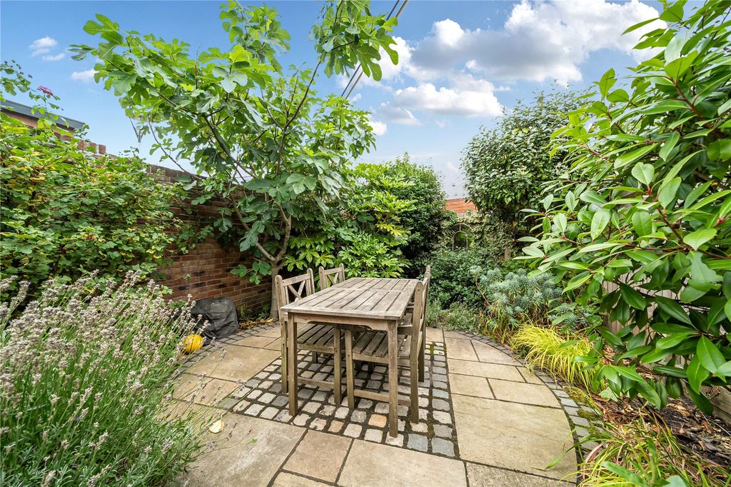 Property photo 2 of 21 Picture No. 27