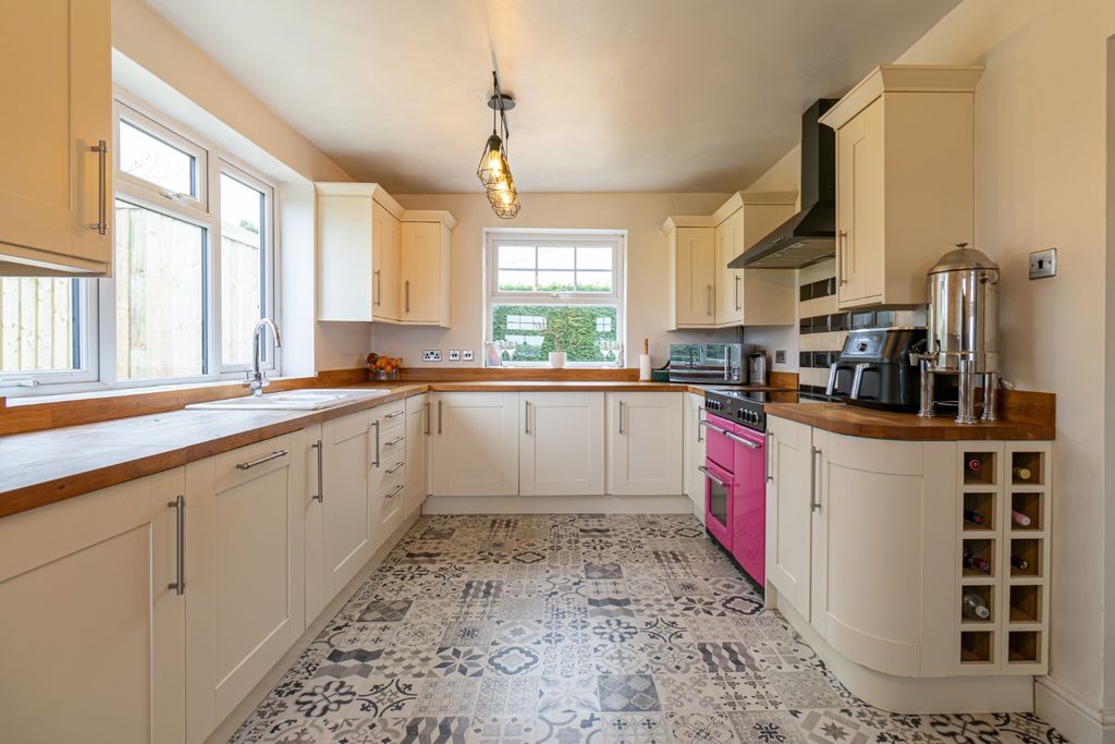 Property photo 3 of 41 3962366