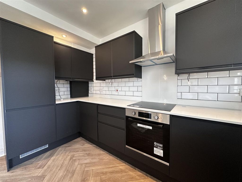 Property photo 3 of 12 Kitchen