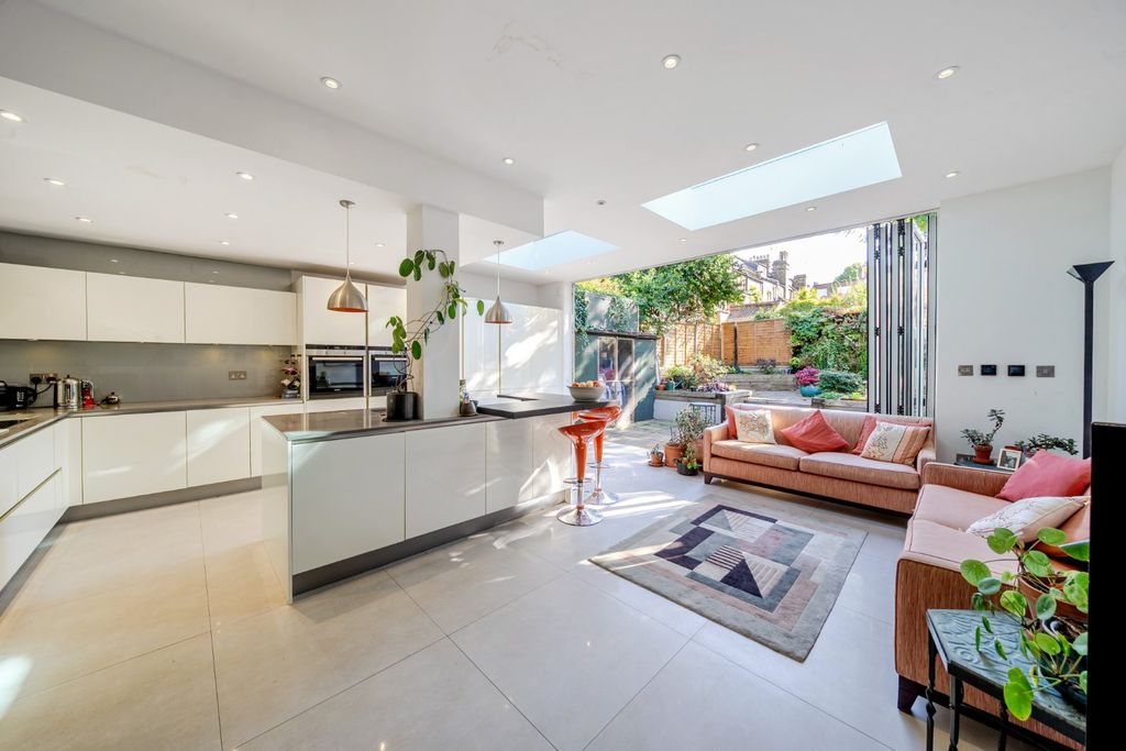 Property photo 1 of 19 Picture No. 13