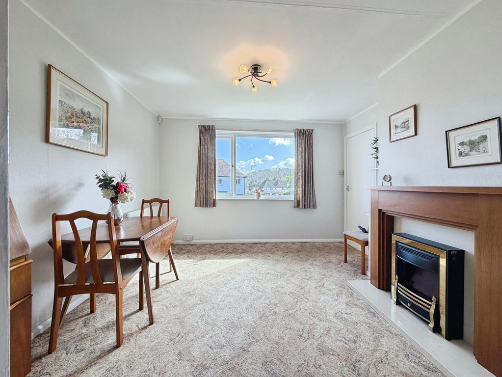 Property photo 2 of 27