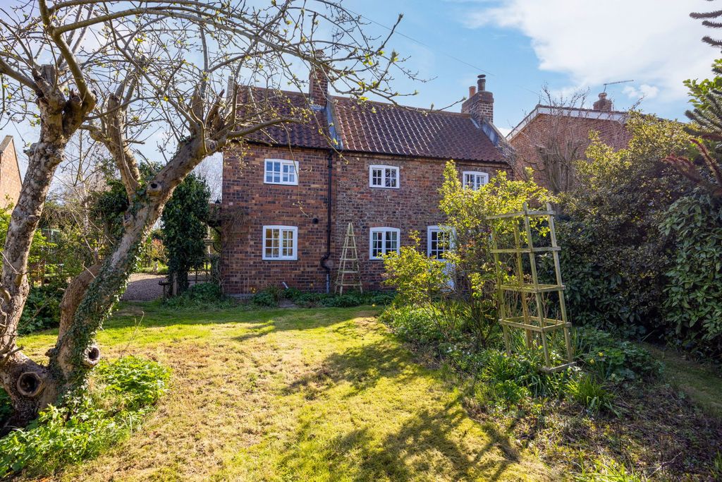 Property photo 1 of 30