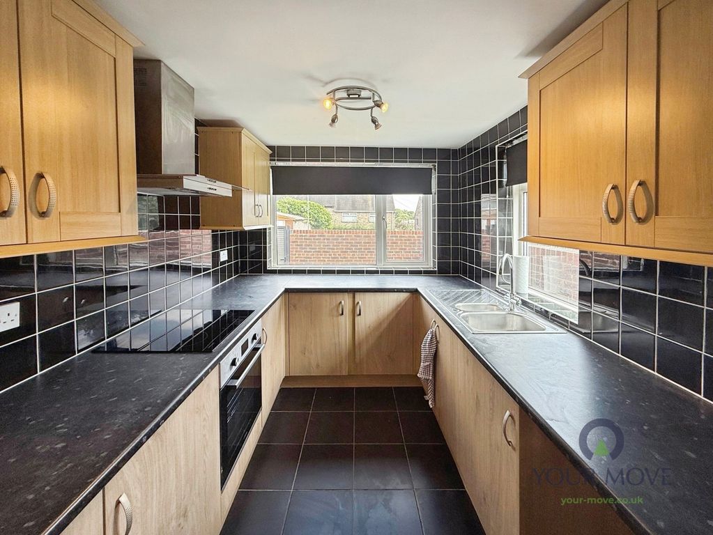 Property photo 3 of 12 Kitchen