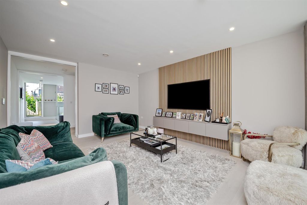 Property photo 2 of 30 47Gabrielsquare-37.Jpg