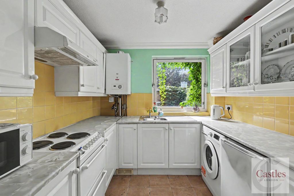 Property photo 2 of 12 Kitchen