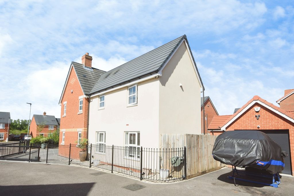 Property photo 2 of 25