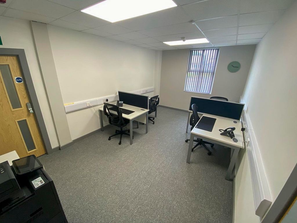 Property photo 1 of 8 3 Person Office