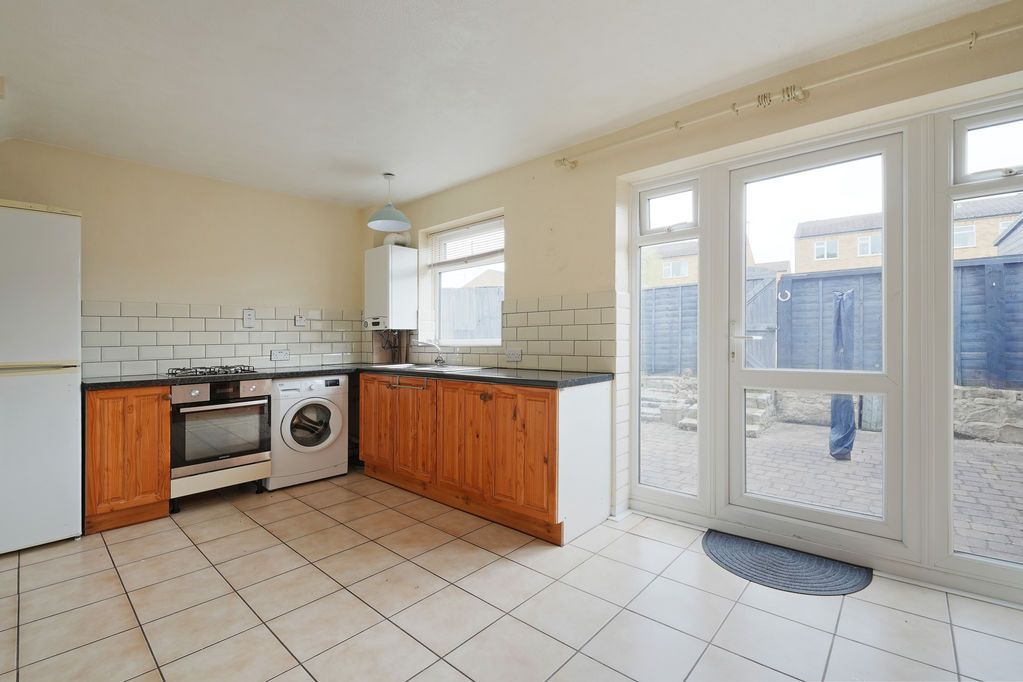Property photo 3 of 16 Kitchen