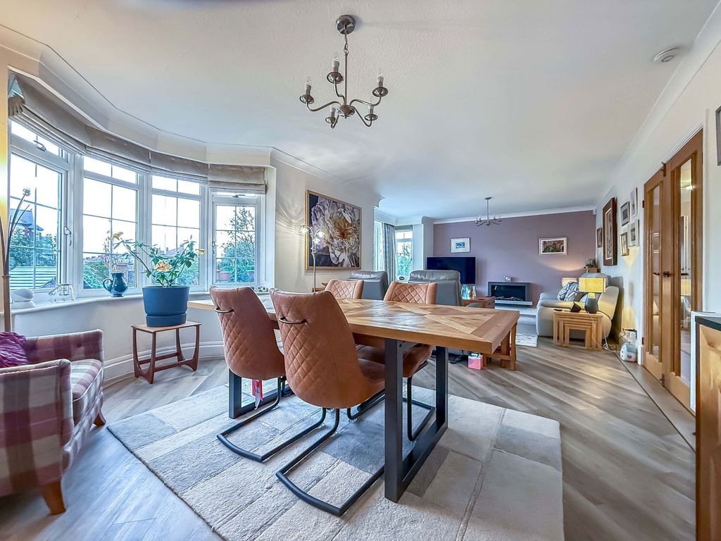 Property photo 2 of 39