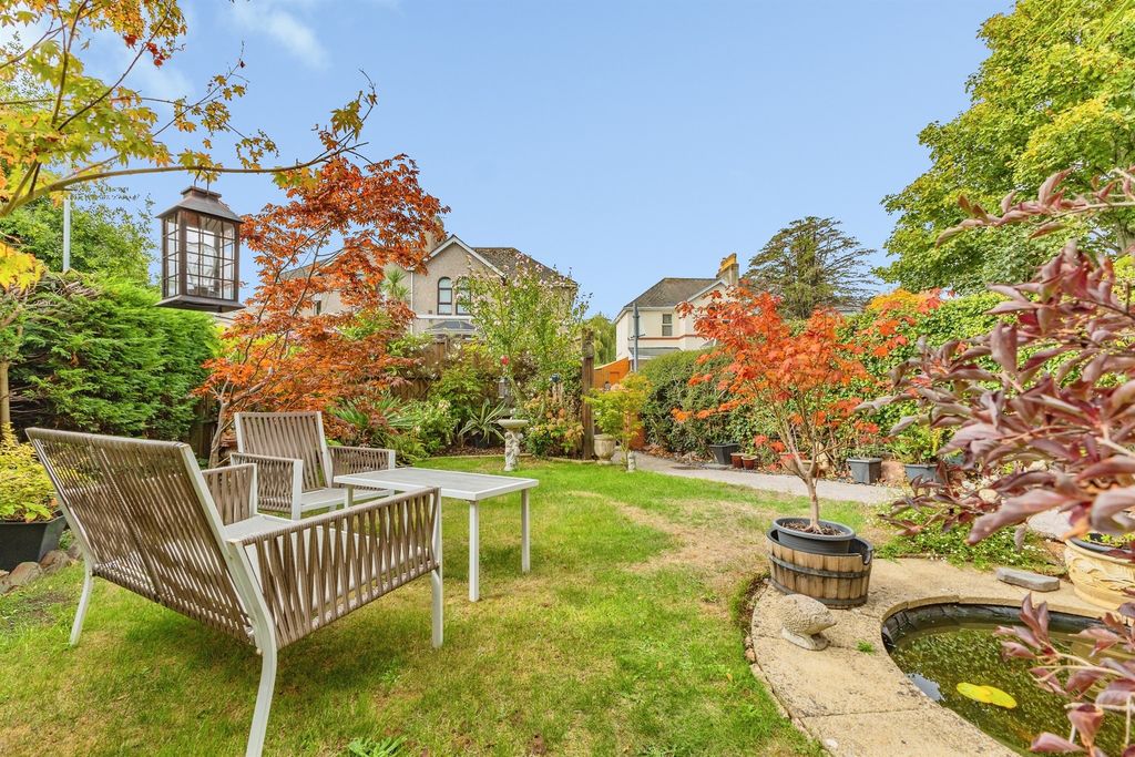 Property photo 1 of 33
