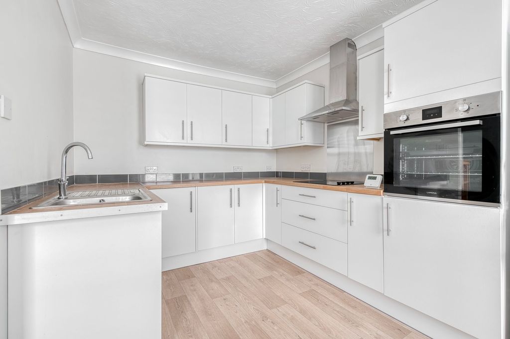 Property photo 2 of 23