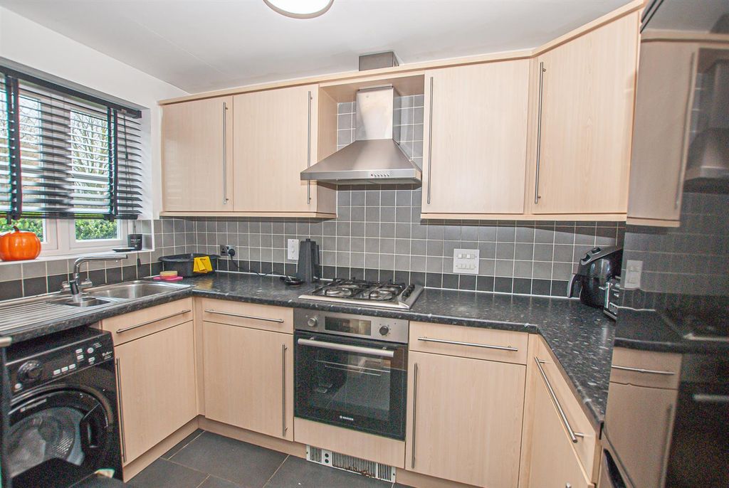 Property photo 2 of 11 0Kvpnk6Gk0Mqge2Rvgnhww.Jpg