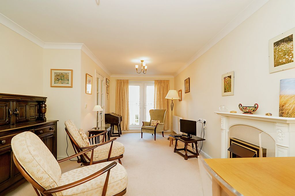 Property photo 2 of 10 Lounge