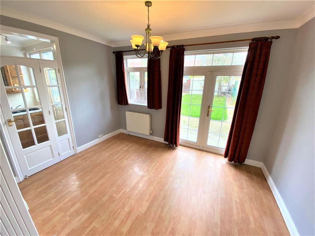 Property photo 3 of 15 49 Glenham Ig2