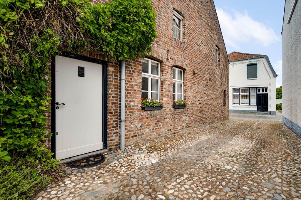 Property photo 3 of 39