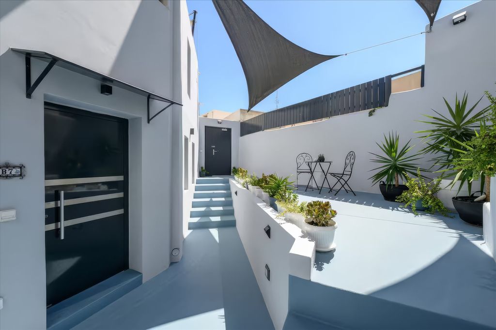 Property photo 1 of 26 Charming House In Santorini