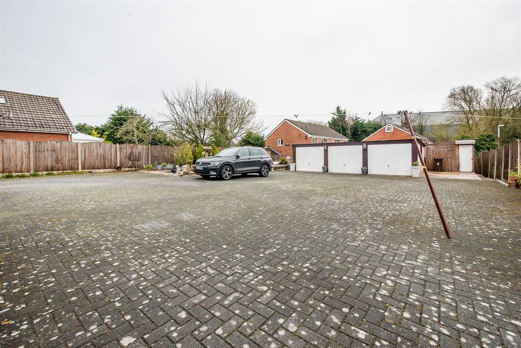 Property photo 3 of 30 Rear Garden